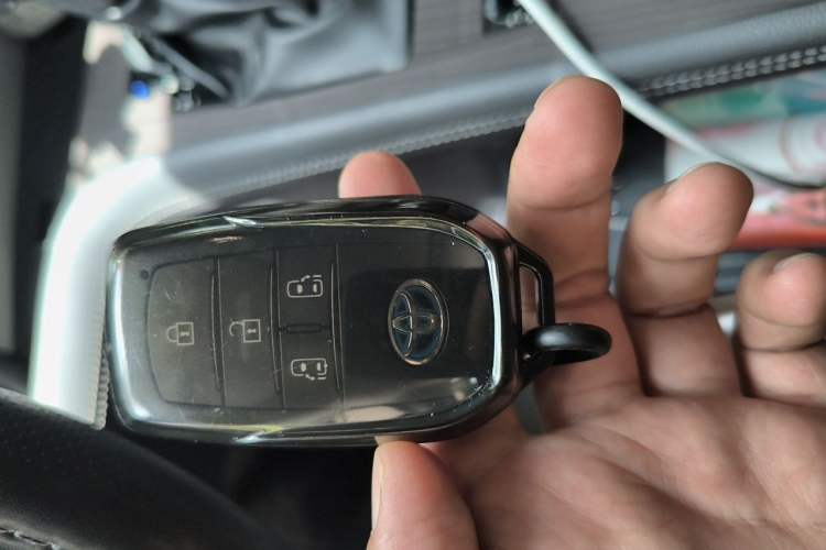 Used Toyota SIENNA 2023 2.5L Hybrid Comfort Edition Vehicle Key