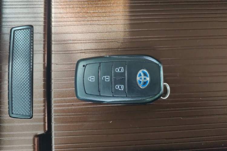 Used Toyota SIENNA 2023 2.5L Hybrid Comfort Edition Vehicle Key