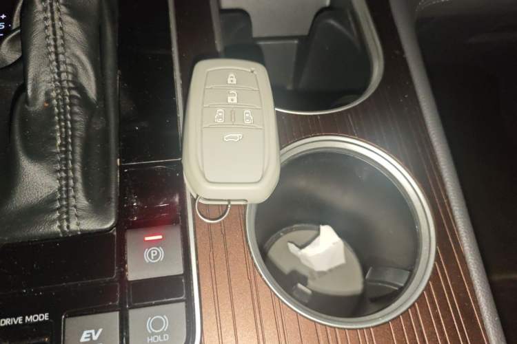 Used Toyota SIENNA 2023 2.5L Hybrid Comfort Edition Vehicle Key