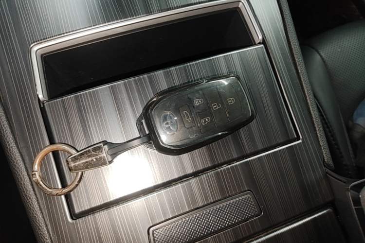 Used Toyota SIENNA 2023 2.5L Hybrid Deluxe Edition Vehicle Key