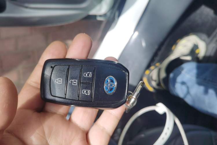 Used Toyota SIENNA 2023 2.5L Hybrid Comfort Edition Vehicle Key