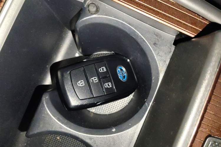 Used Toyota SIENNA 2023 2.5L Hybrid Comfort Edition Vehicle Key
