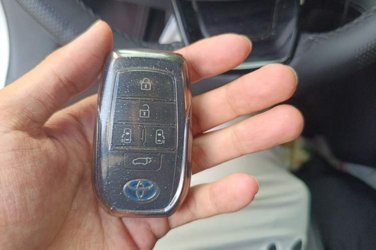 Used Toyota SIENNA 2023 2.5L Hybrid Deluxe Edition Vehicle Key