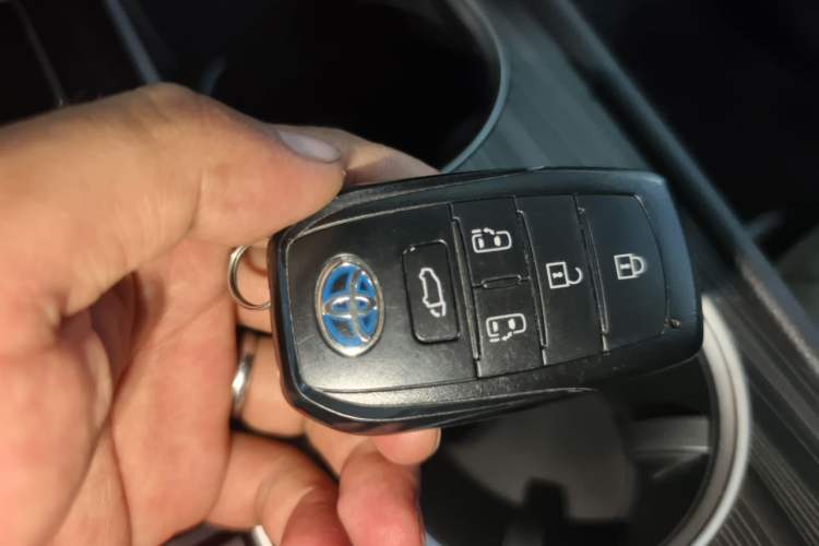 Used Toyota SIENNA 2023 2.5L Hybrid Deluxe Edition Vehicle Key