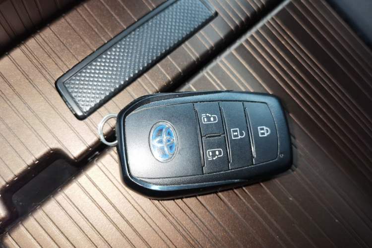 Used Toyota SIENNA 2023 2.5L Hybrid Comfort Edition Vehicle Key