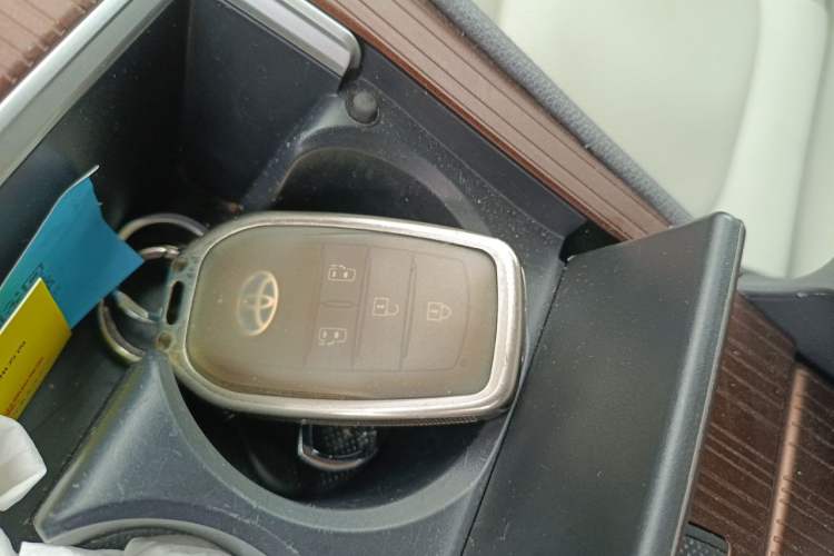 Used Toyota SIENNA 2023 2.5L Hybrid Comfort Edition Vehicle Key