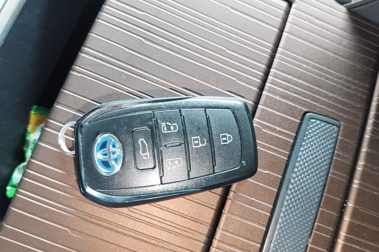 Used Toyota SIENNA 2023 2.5L Hybrid Luxury Edition Vehicle Key