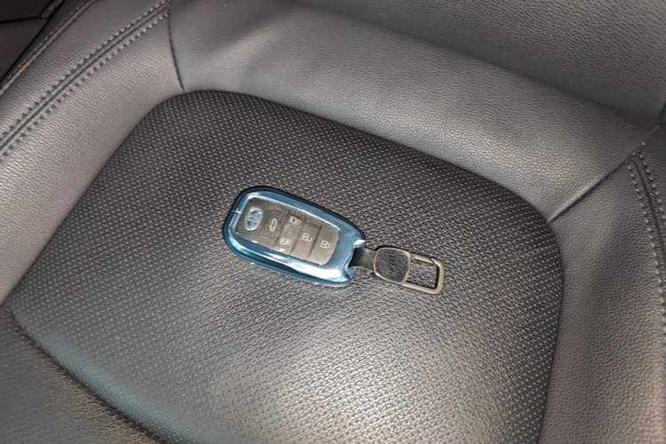 Used Toyota SIENNA 2023 2.5L Hybrid Deluxe Edition Vehicle Key