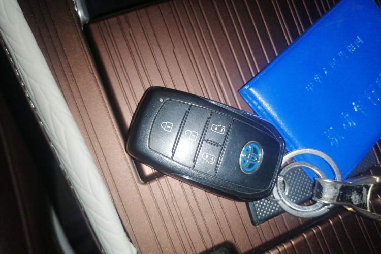 Used Toyota SIENNA 2023 2.5L Hybrid Comfort Edition Vehicle Key