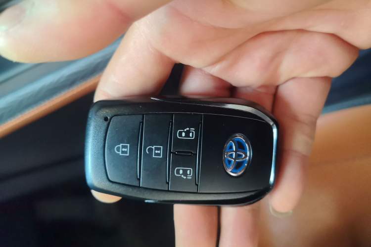 Used Toyota SIENNA 2023 2.5L Hybrid Luxury Welfare Edition Vehicle Key