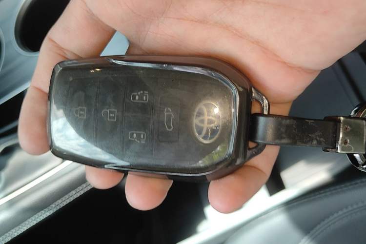 Used Toyota SIENNA 2023 2.5L Hybrid Deluxe Edition Vehicle Key