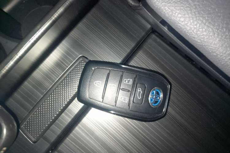 Used Toyota SIENNA 2023 2.5L Hybrid Deluxe Edition Vehicle Key