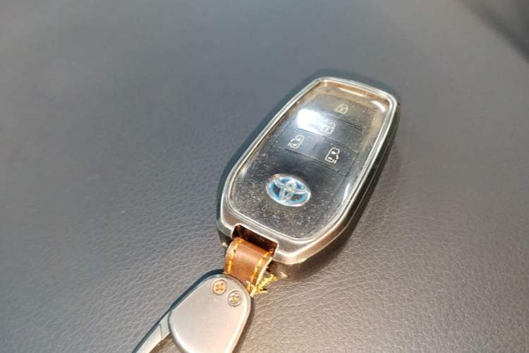 Used Toyota SIENNA 2023 2.5L Hybrid Comfort Edition Vehicle Key