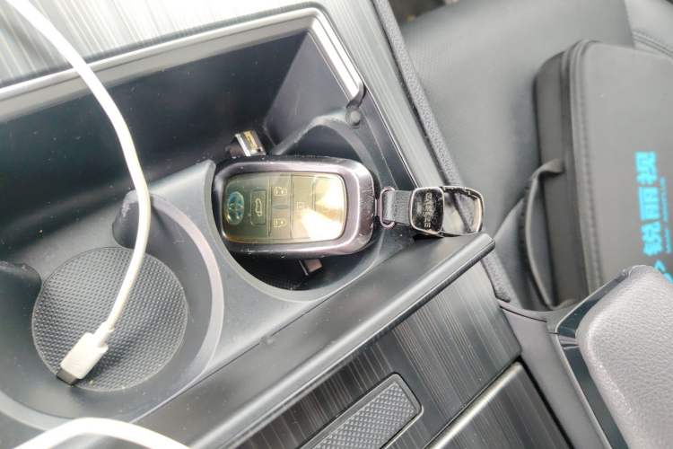Used Toyota SIENNA 2023 2.5L Hybrid Deluxe Edition Vehicle Key