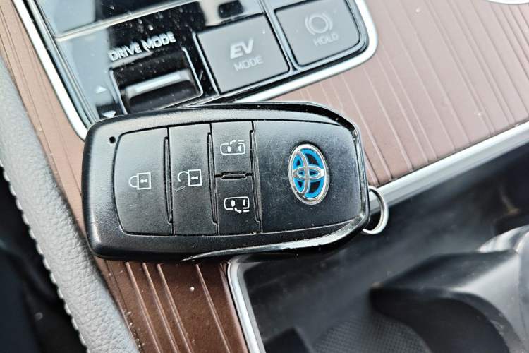 Used Toyota SIENNA 2023 2.5L Hybrid Comfort Edition Vehicle Key