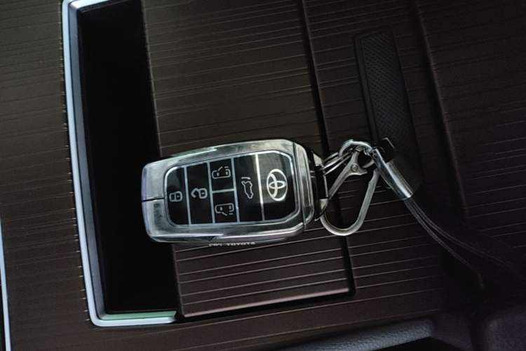 Used Toyota SIENNA 2023 2.5L Hybrid Comfort Edition Vehicle Key