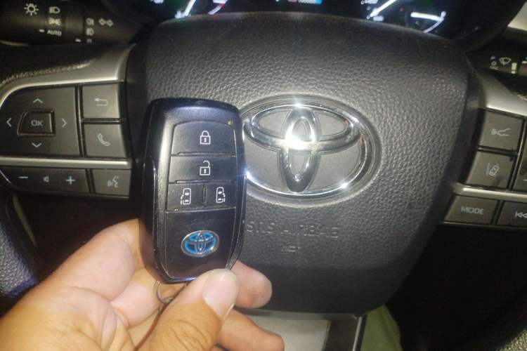 Used Toyota SIENNA 2023 2.5L Hybrid Comfort Edition Vehicle Key