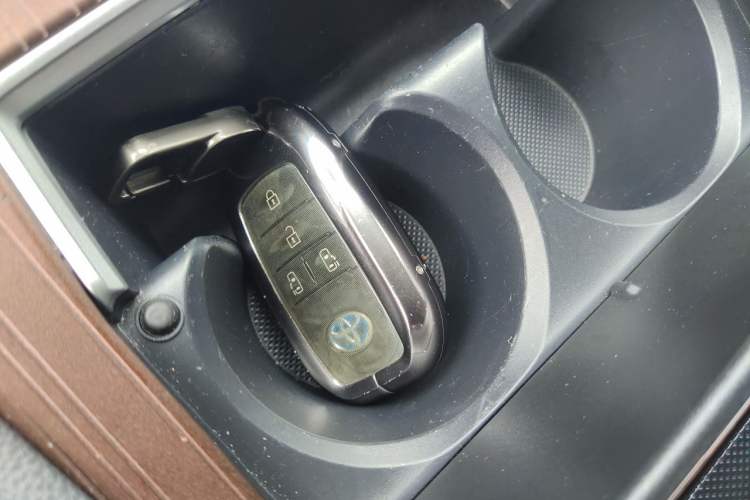 Used Toyota SIENNA 2023 2.5L Hybrid Comfort Edition Vehicle Key