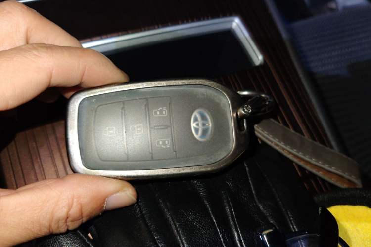 Used Toyota SIENNA 2023 2.5L Hybrid Comfort Edition Vehicle Key