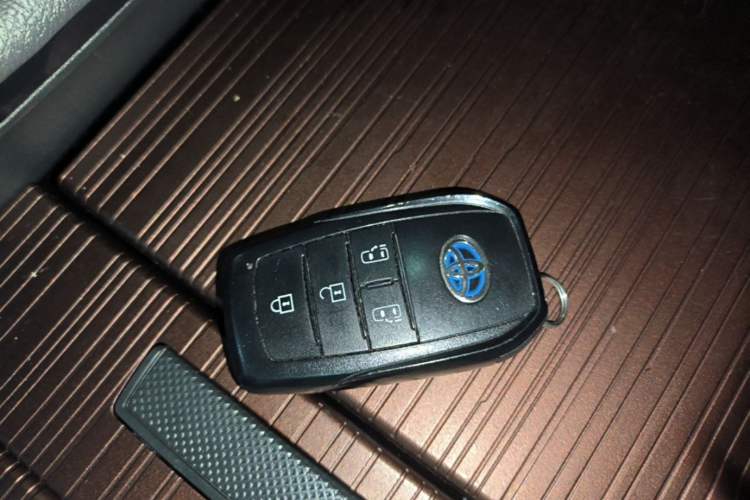 Used Toyota SIENNA 2023 2.5L Hybrid Comfort Edition Vehicle Key
