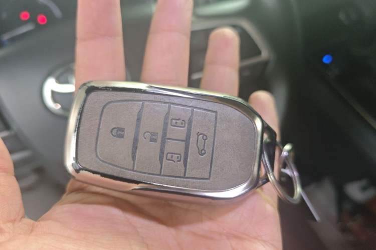 Used Toyota SIENNA 2023 2.5L Hybrid Comfort Edition Vehicle Key