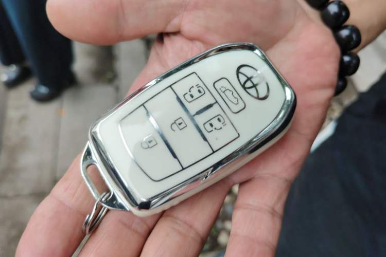 Used Toyota SIENNA 2023 2.5L Hybrid Comfort Edition Vehicle Key