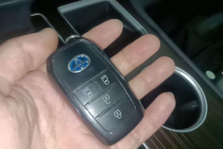 Used Toyota SIENNA 2023 2.5L Hybrid Comfort Edition Vehicle Key