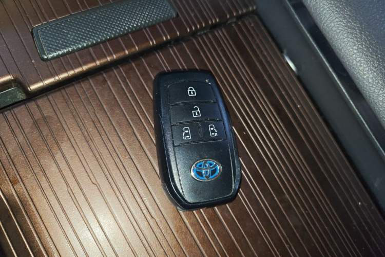 Used Toyota SIENNA 2023 2.5L Hybrid Comfort Edition Vehicle Key