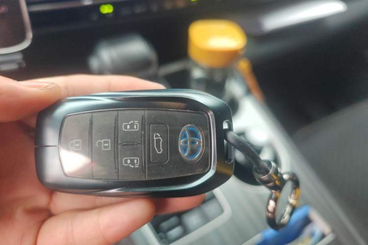 Used Toyota SIENNA 2023 2.5L Hybrid Deluxe Edition Vehicle Key