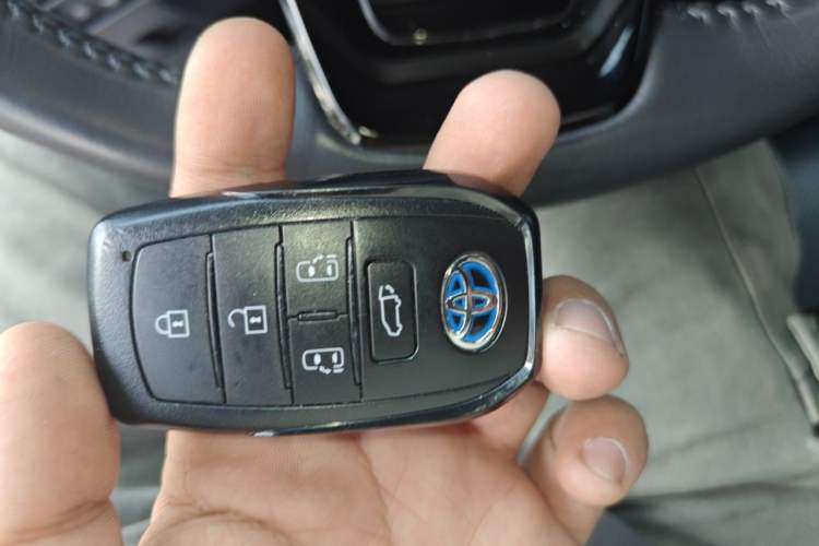 Used Toyota SIENNA 2023 2.5L Hybrid Platinum Edition Vehicle Key