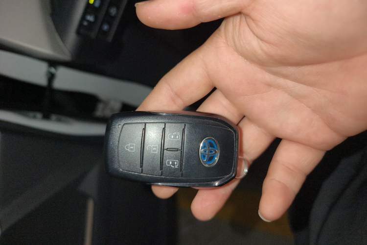 Used Toyota SIENNA 2023 2.5L Hybrid Comfort Edition Vehicle Key