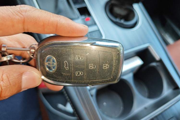 Used Toyota SIENNA 2023 2.5L Hybrid Ultimate Edition Vehicle Key