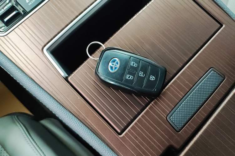 Used Toyota SIENNA 2023 2.5L Hybrid Comfort Edition Vehicle Key