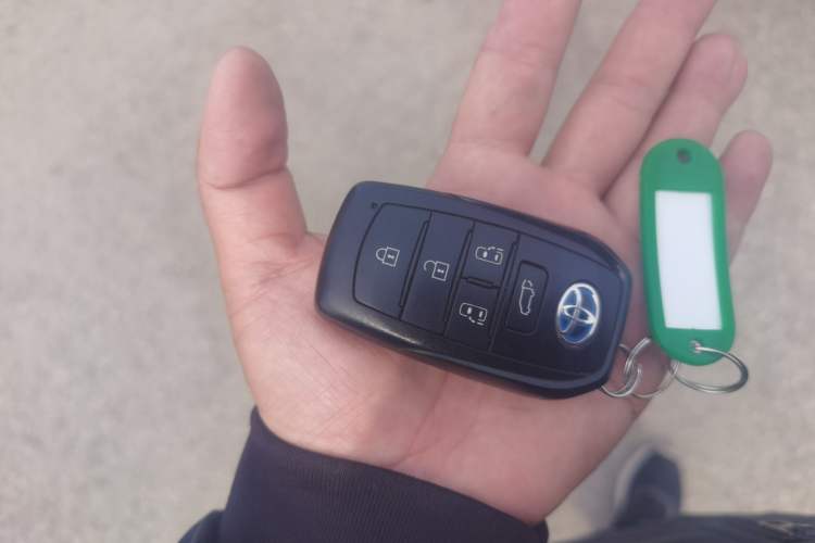 Used Toyota SIENNA 2023 2.5L Hybrid Deluxe Edition Vehicle Key