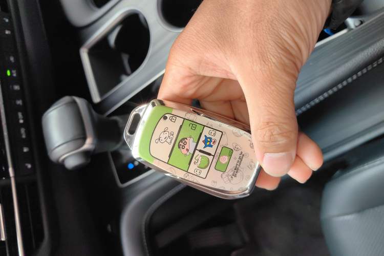 Used Toyota SIENNA 2023 2.5L Hybrid Deluxe Edition Vehicle Key