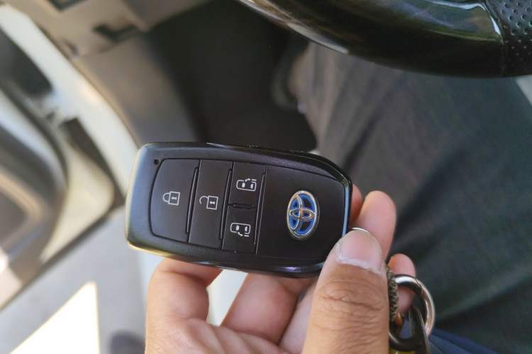 Used Toyota SIENNA 2023 2.5L Hybrid Comfort Edition Vehicle Key