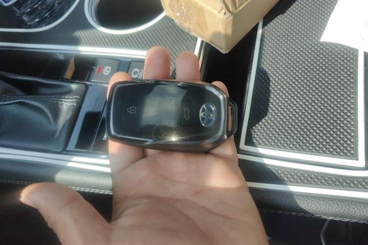 Used Toyota SIENNA 2023 2.5L Hybrid Deluxe Edition Vehicle Key