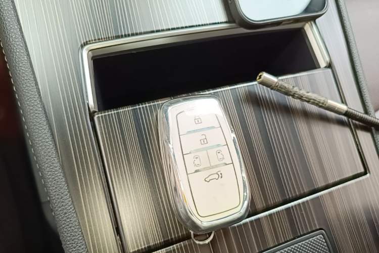 Used Toyota SIENNA 2023 2.5L Hybrid Platinum Edition Vehicle Key