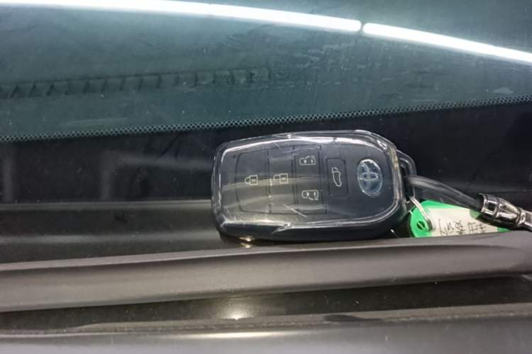 Used Toyota SIENNA 2023 2.5L Hybrid Deluxe Edition Vehicle Key