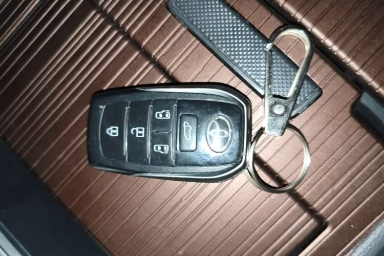 Used Toyota SIENNA 2023 2.5L Hybrid Comfort Edition Vehicle Key