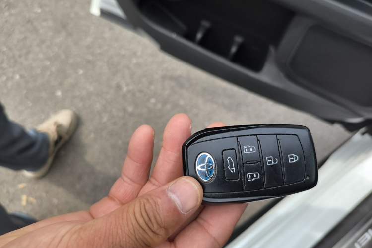 Used Toyota SIENNA 2023 2.5L Hybrid Ultimate Edition Vehicle Key