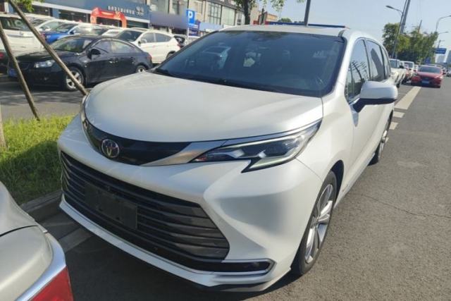 Used Toyota SIENNA 2023 2.5L Hybrid Deluxe Edition
