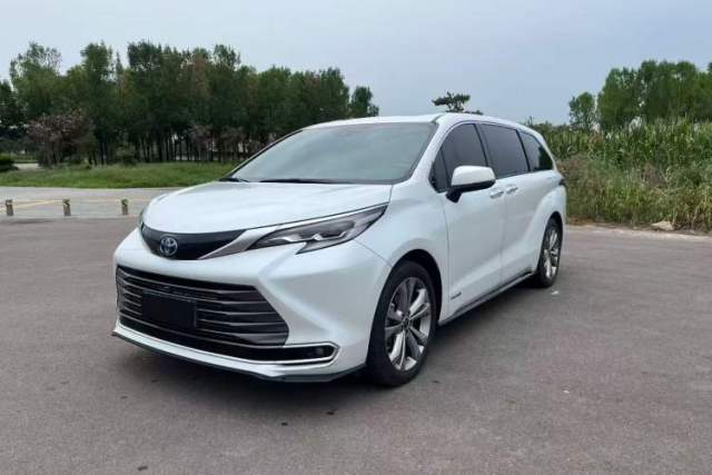 Used Toyota SIENNA 2023 2.5L Hybrid Deluxe Edition