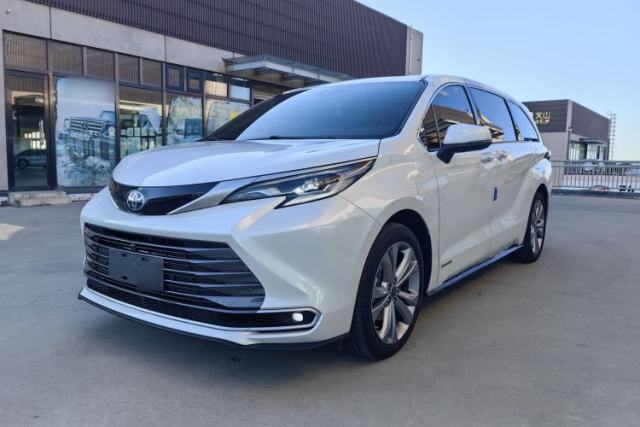 Used Toyota SIENNA 2023 2.5L Hybrid Deluxe Edition