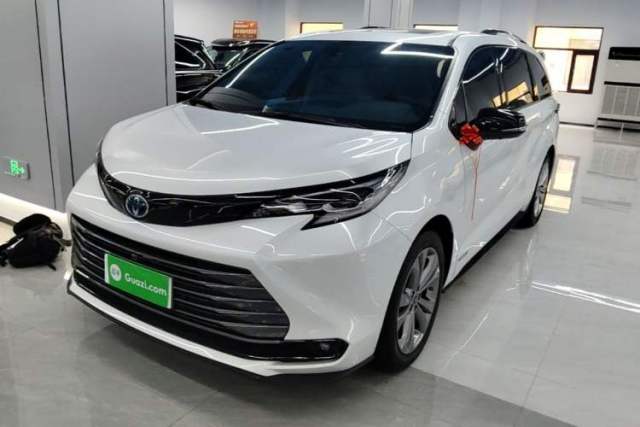 Toyota SIENNA 2023 2.5L Hybrid Deluxe Edition usata