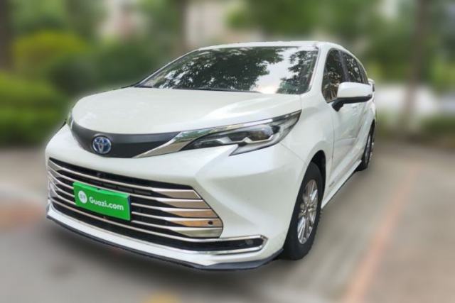 Toyota SIENNA 2023 2.5L Hybrid Comfort Edition с пробегом