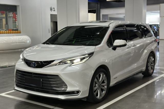 Toyota SIENNA 2023 2.5L Hybrid Deluxe Edition usado