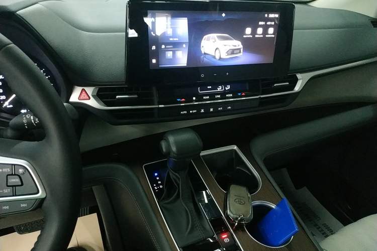 Used Toyota SIENNA 2024 2.5L Hybrid Comfort Edition Audio And AC Panel