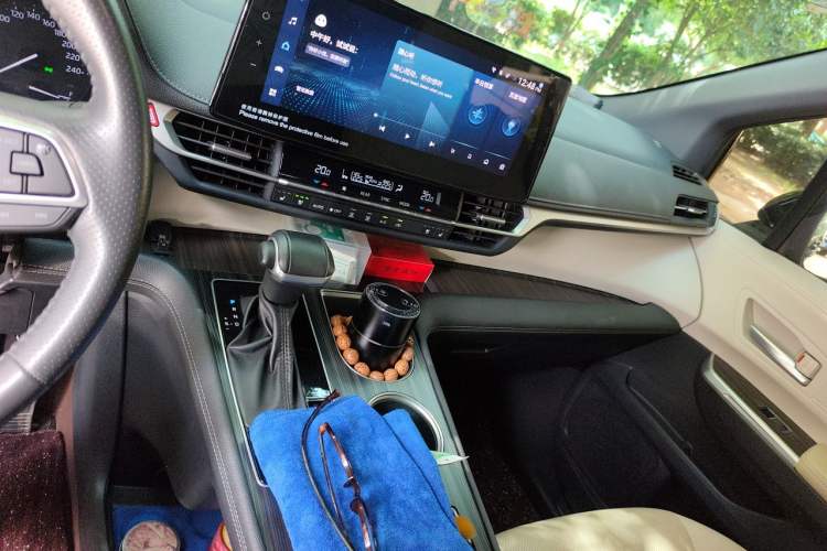 Used Toyota SIENNA 2024 2.5L Hybrid Luxury Edition Audio And AC Panel