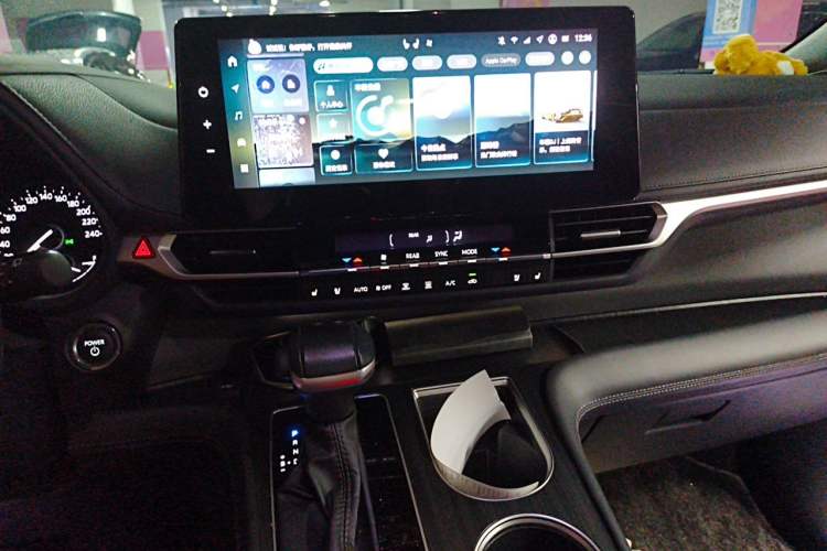 Used Toyota SIENNA 2024 2.5L Hybrid Four-Wheel Drive Prestige Edition Audio And AC Panel